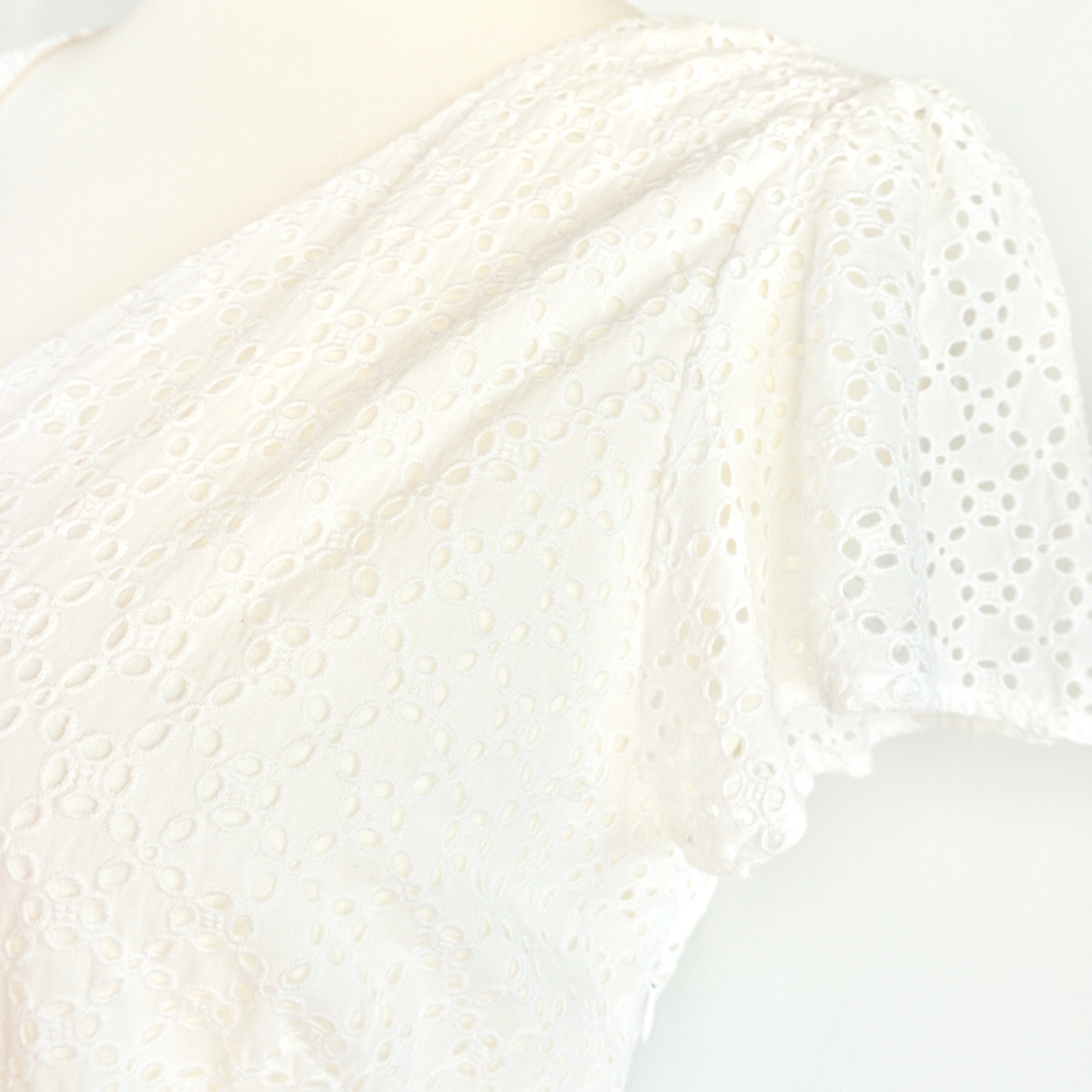 Midikleid mit Lochstickerei 42