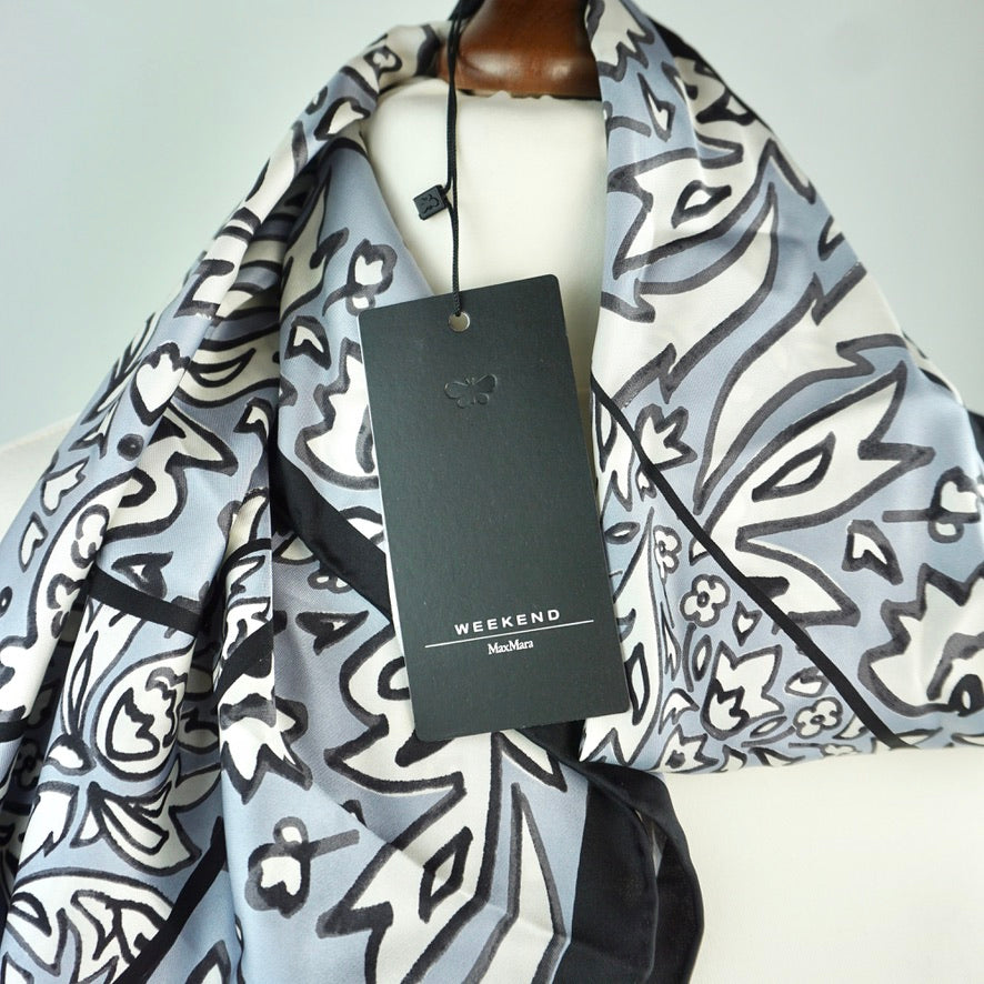 Tuch aus bedruckter Seide