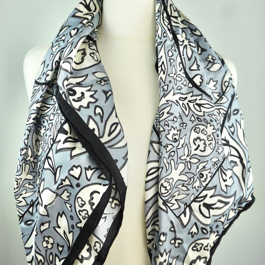 Tuch aus bedruckter Seide