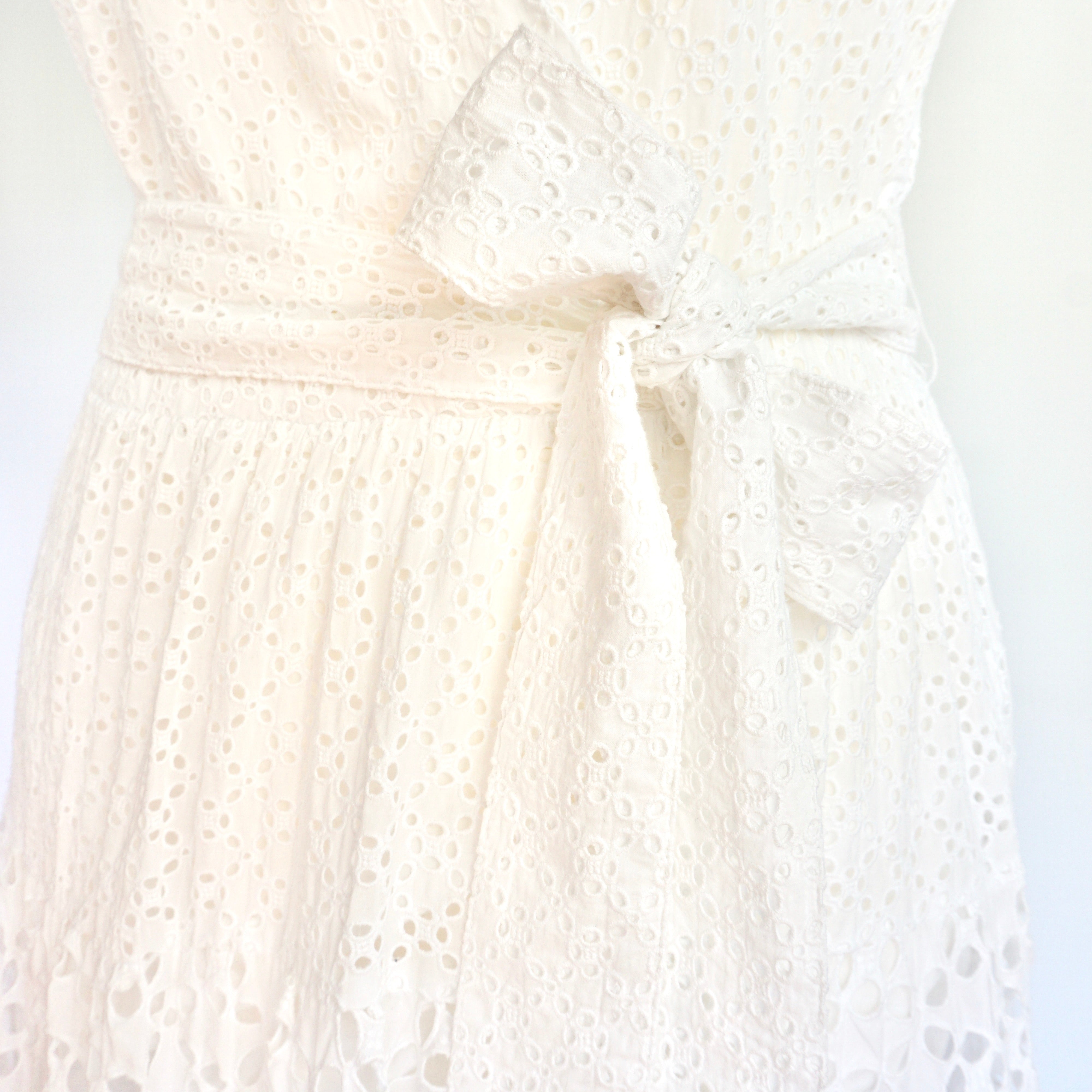 Midikleid mit Lochstickerei 42