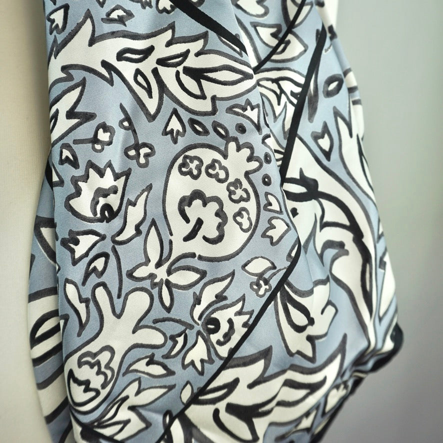 Tuch aus bedruckter Seide