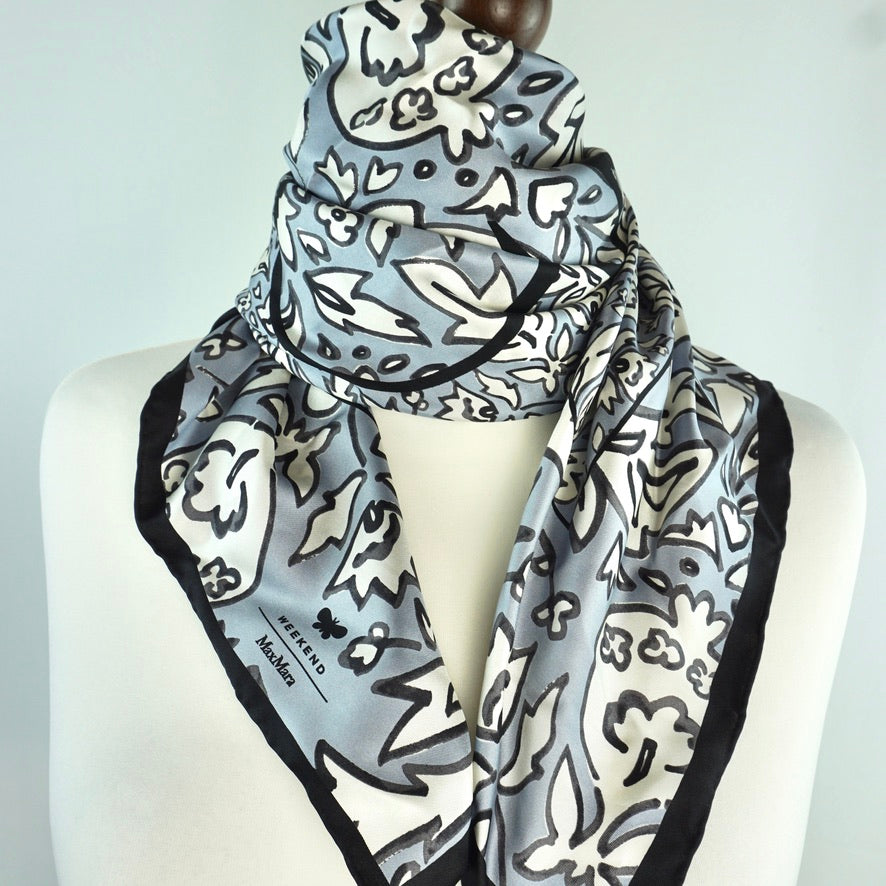 Tuch aus bedruckter Seide