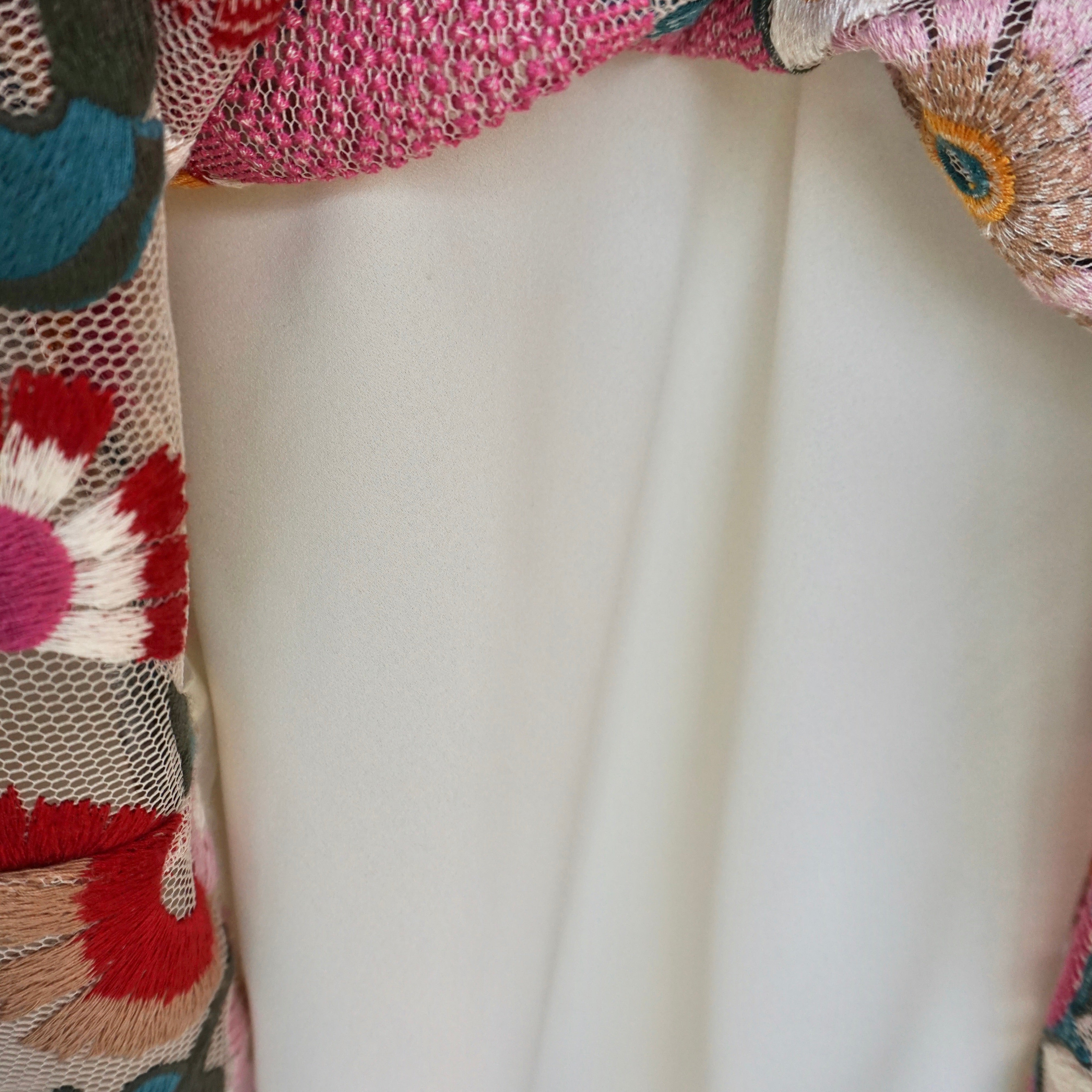 Blumenbesticktes Tüllkleid  42