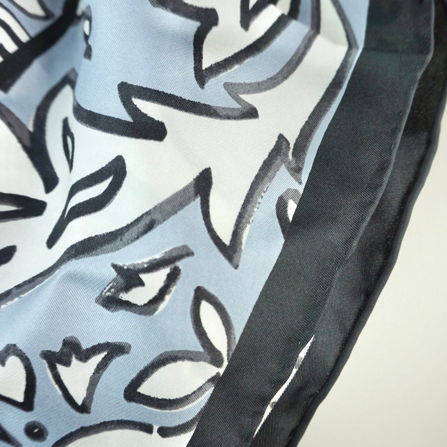 Tuch aus bedruckter Seide