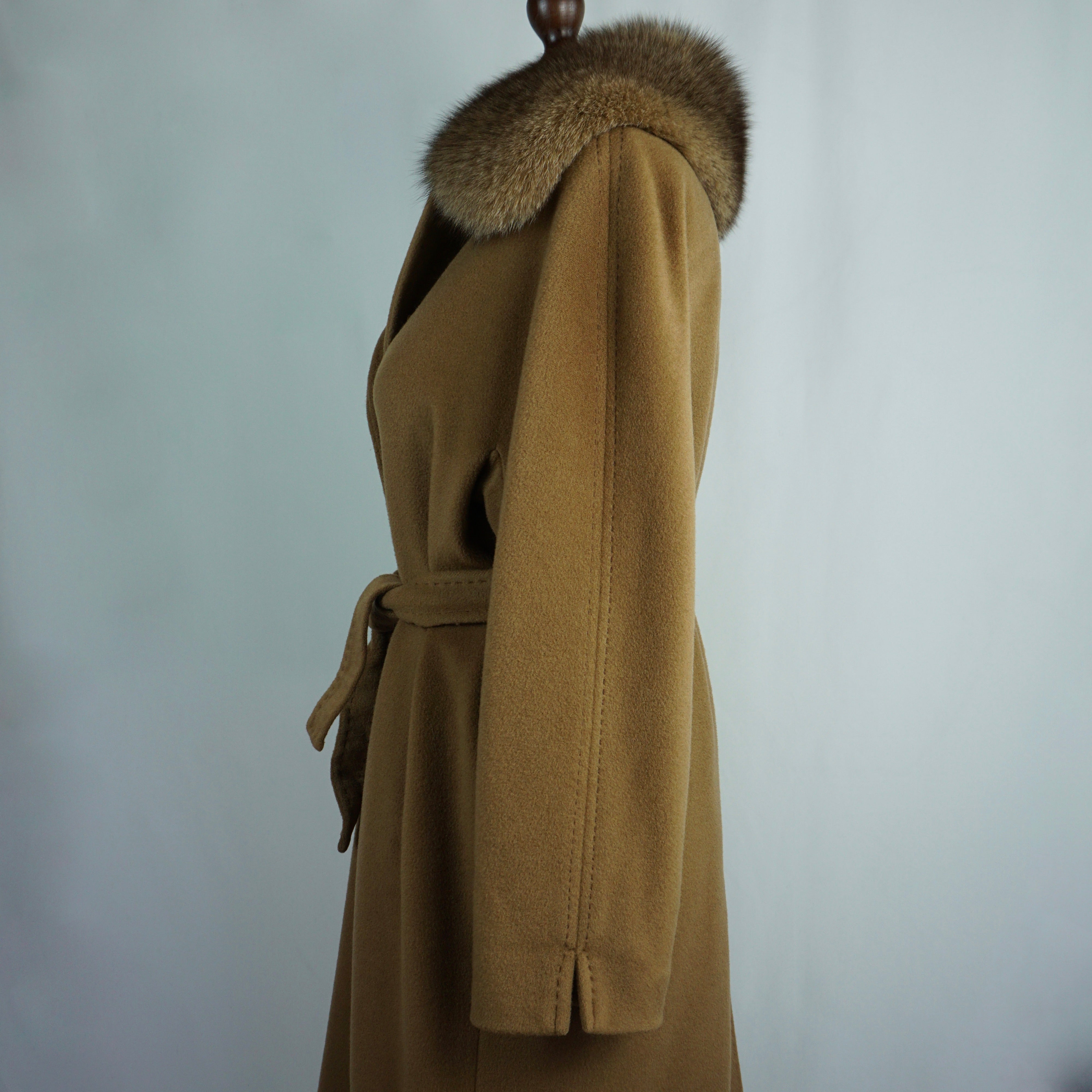 Wollmantel mit Pelzkragen 46