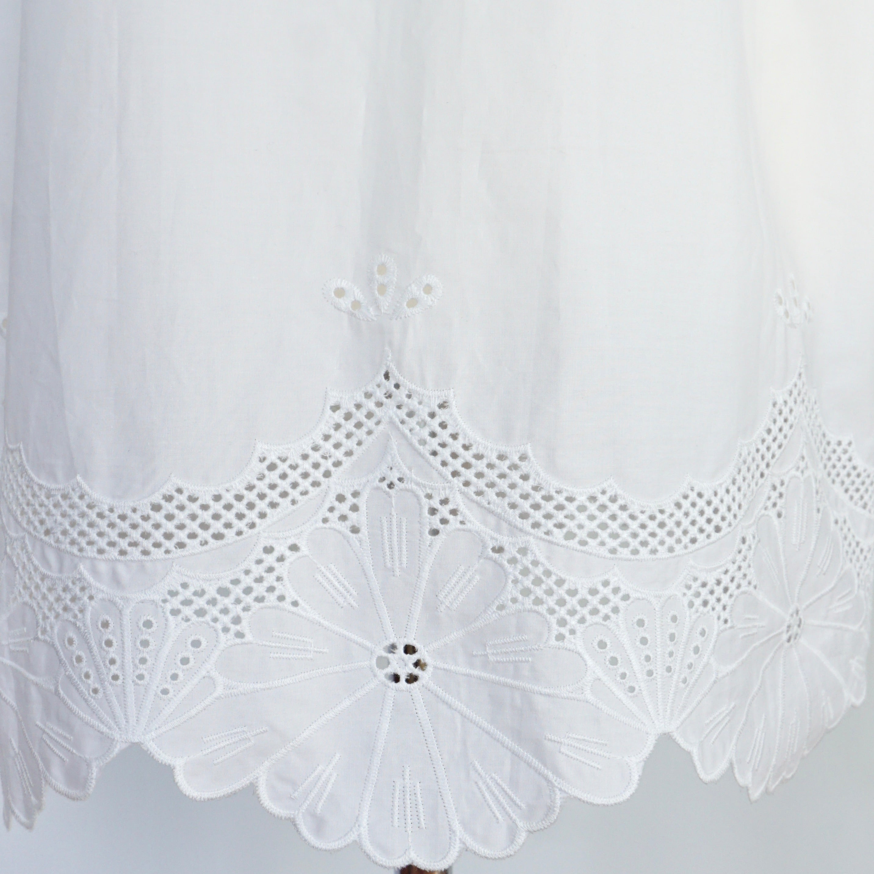 Bluse mit Stickerei 48