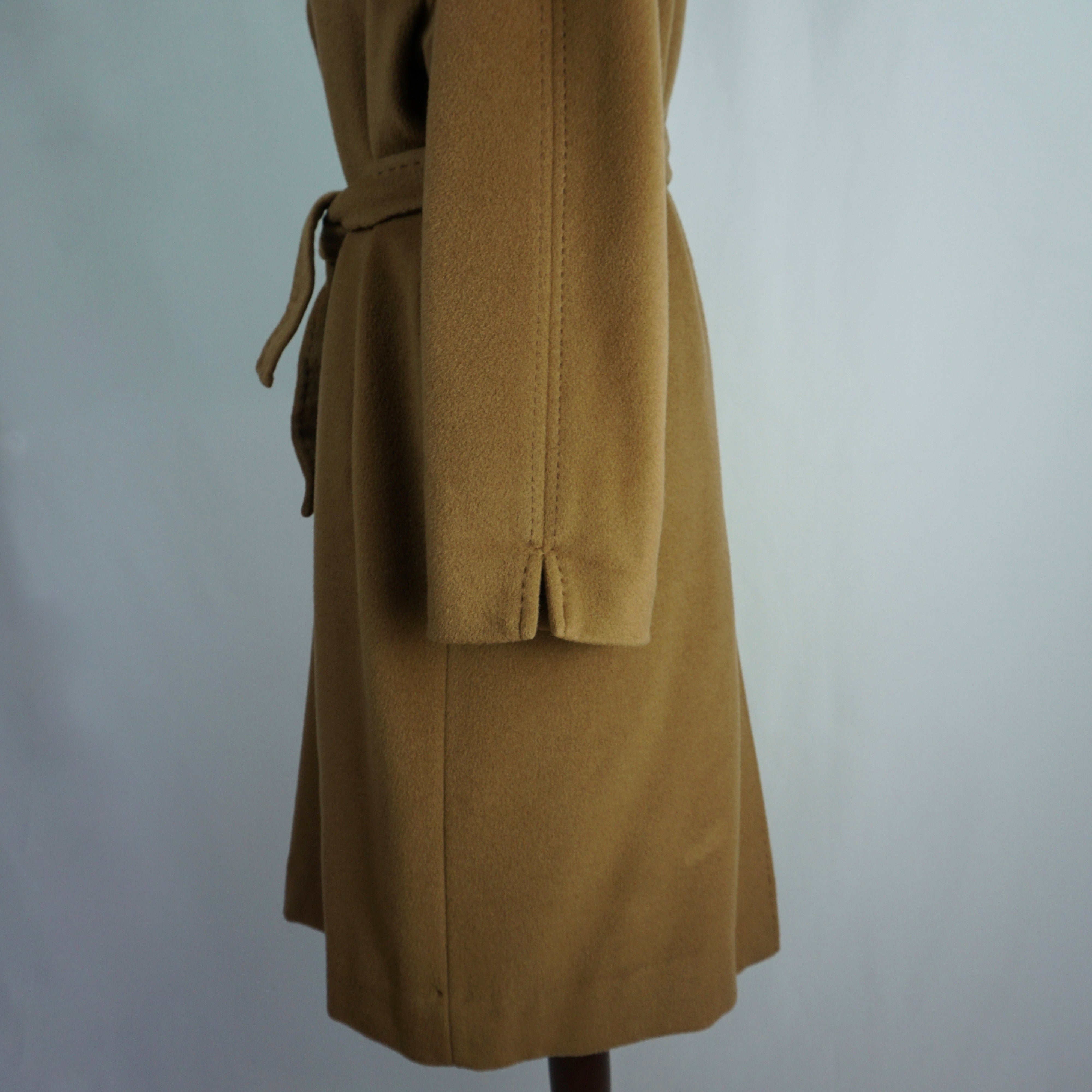 Wollmantel mit Pelzkragen 46